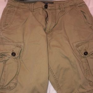 Men’s American Eagle cargo shorts!